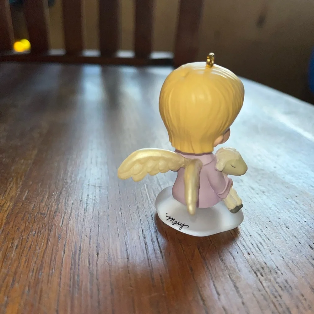 Angel Figurine with Lamb - Picture 3 of 3